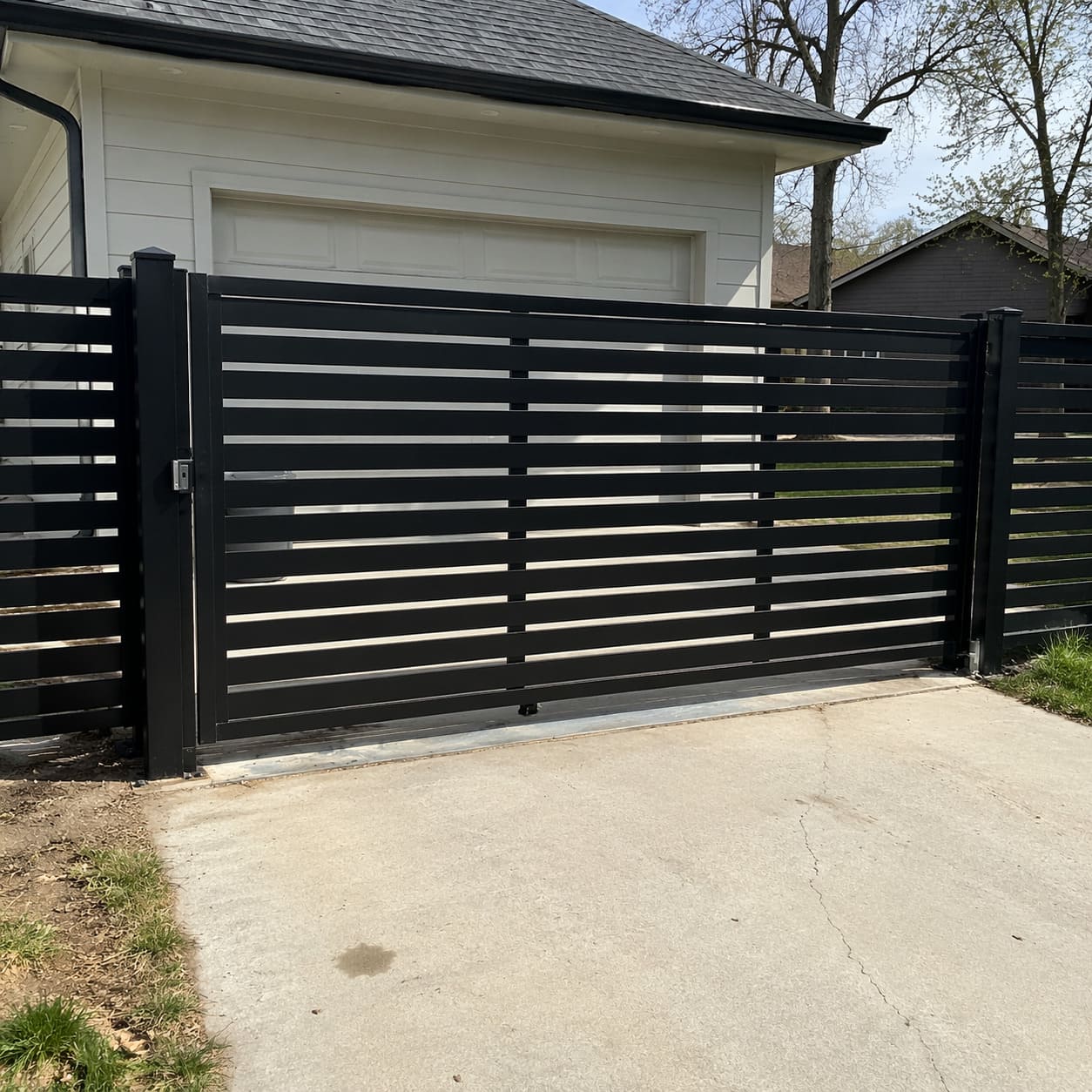 Driveway Gate – Modern horizontal slat metal gate for residential driveway – Sample Image